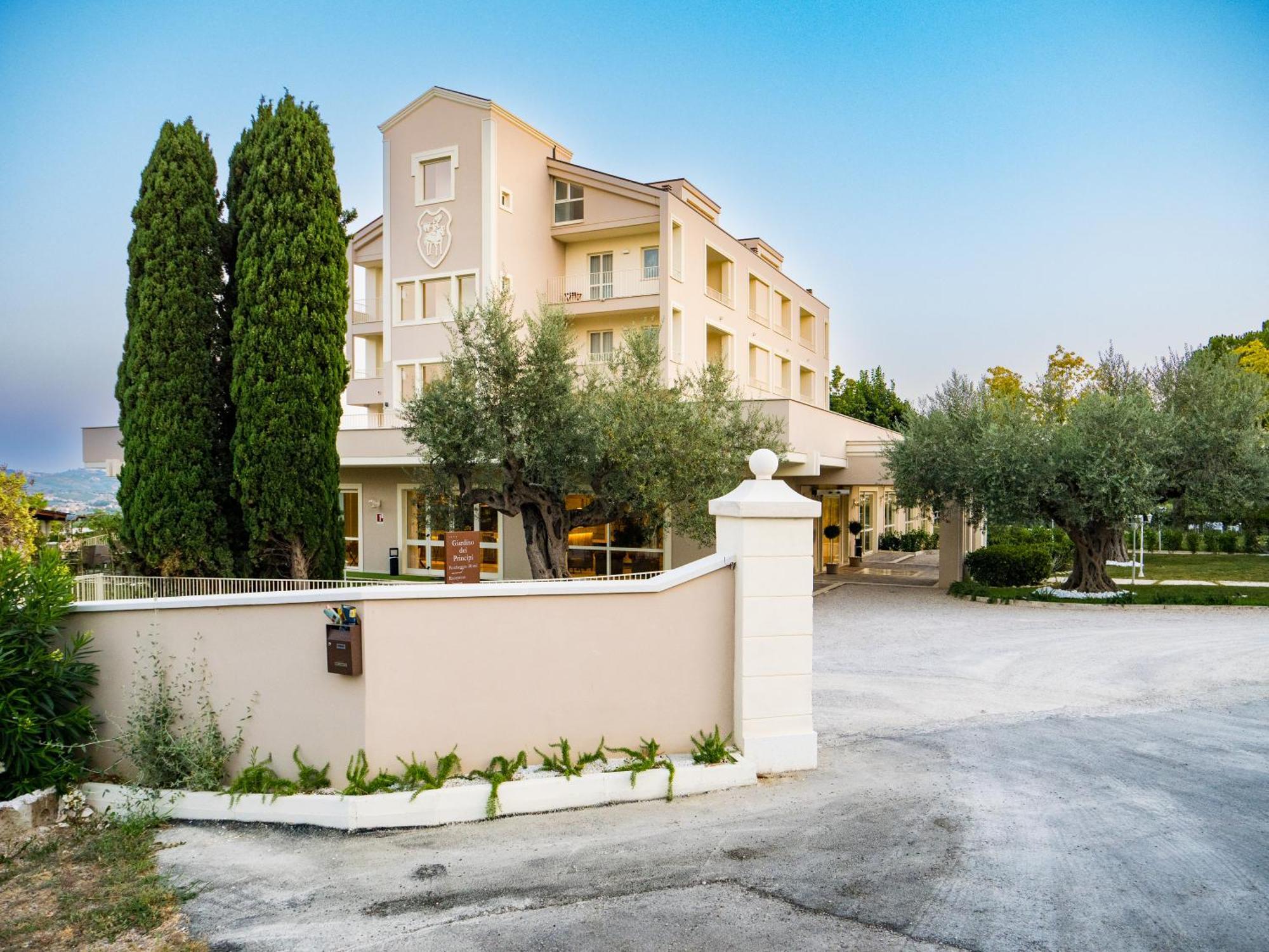 Giardino Dei Principi D'Abruzzo Hotel Citta Sant'Angelo Exterior photo